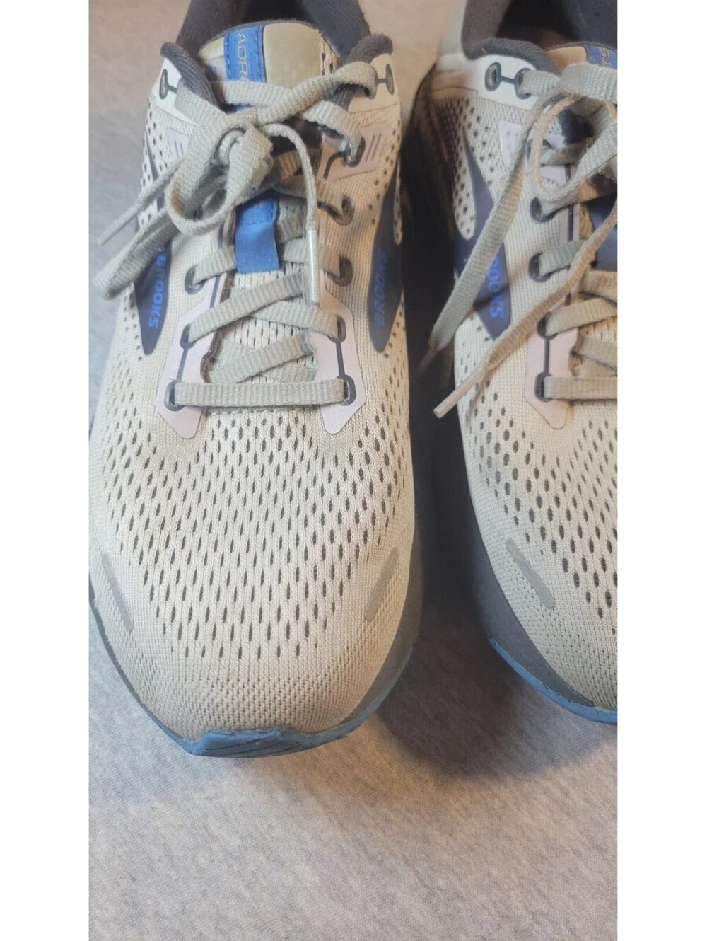 Brooks Adrenaline GTS 22 Running Shoes Size 8.5 US Medium Width